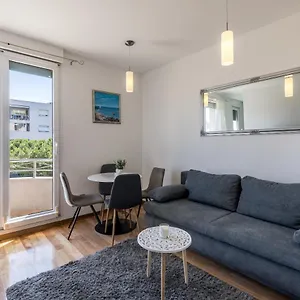 Karoglan Apartment